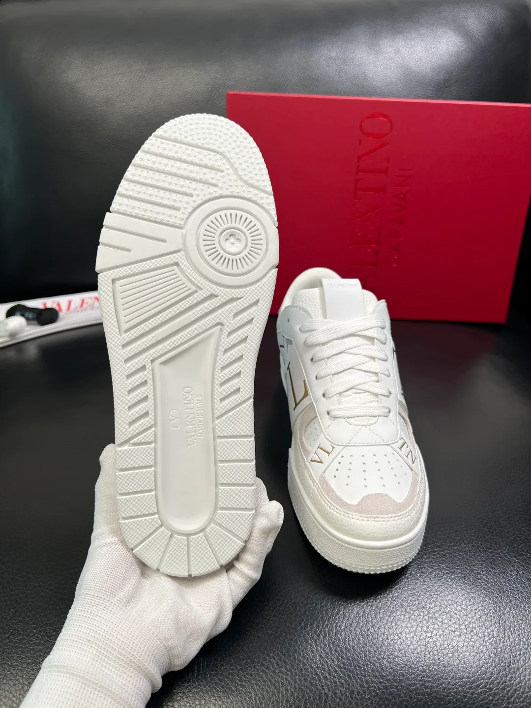 Men's shoes 💰660 VALENTINO High quality top craftsmanship Valentino, sports sneakers counter synchronization, uppers imported from Italy, high-quality splicing colorful complex crafts, imported cowhide lining soft and comfortable, soles: original soles specially provided by the original factory, T men's shoes 💰U exclusive movable molded soles super comfortable, original factory and single goods, welcome to compare, couple size 39-44 (customized 45)